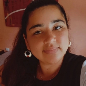 Maira, Babysitter in La Falda