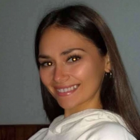 Brenda, Niñera en Firmat