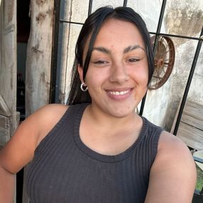 Candelaria, Babysitter in Unquillo