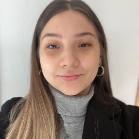 Azul Damaris, Babysitter in Rafael Calzada