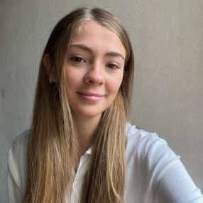 Miranda, Babysitter in Luis Guillon
