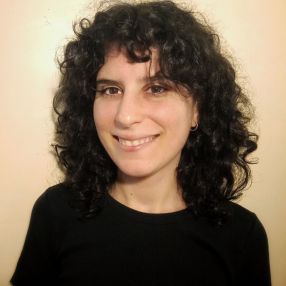 Macarena, Babysitter in Córdoba