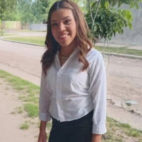 Melani, Niñera en Recreo