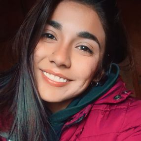 Yanella, Niñera en San Vicente