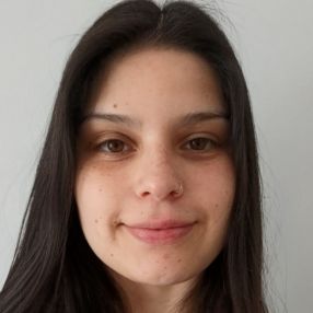 Delfina, Niñera en La Plata