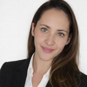 Belén, Babysitter in Isidro Casanova