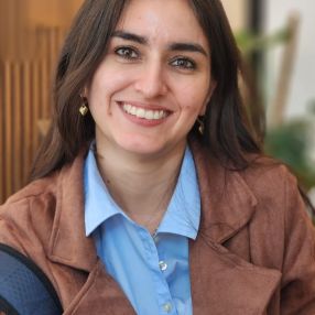 Emma Azuca, Babysitter in La Plata