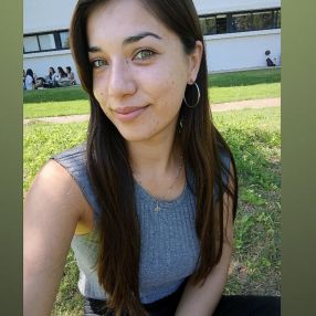 Candela, Niñera en La Plata