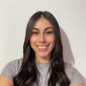 Candela Belen, Babysitter in Piñeyro