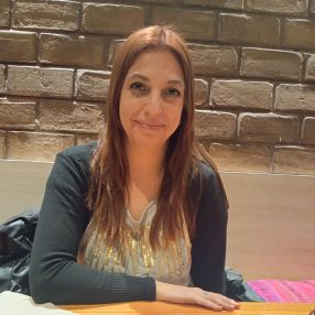 Vanesa Viviana, Babysitter in Roldán