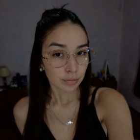 Ariana, Niñera en Capitán Bermúdez
