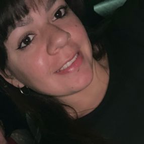 Abril, Babysitter in Ituzaingó