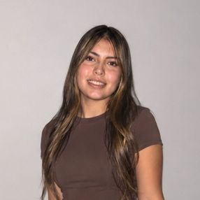 Abril, Niñera en Fontana