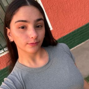 Luciana Carola, Niñera en Azul