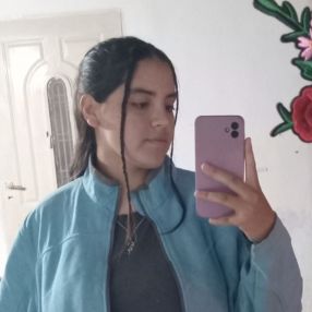 Mia, Niñera en Villa Elvira