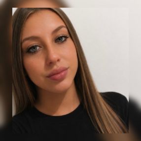 Candela, Babysitter in Piñeyro