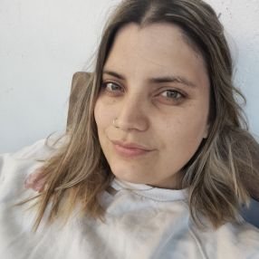 Agustina, Niñera en Azul