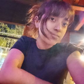 Victoria, Babysitter in Muñiz