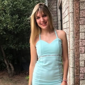 Antonella victoria, Babysitter in Bernal