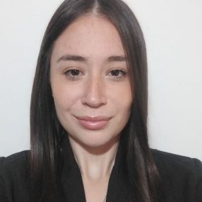Victoria, Niñera en Ricardone