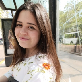 Jacqueline, Niñera en Presidente Peron