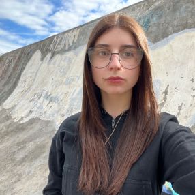 Azul, Niñera en Balcarce