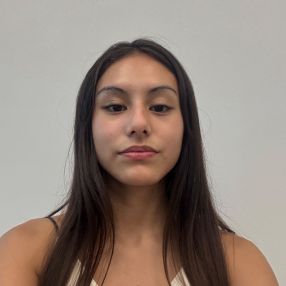 Abril Nerea, Babysitter in Lanús Este