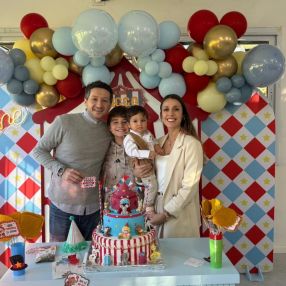 Victoria, Family in Luján