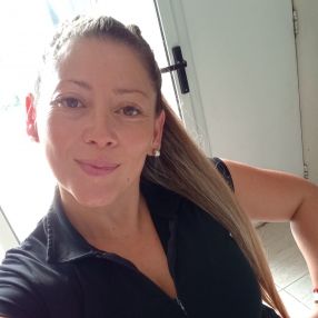 Debora carolina, Niñera en Tristan Suárez