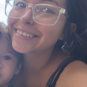 Abril, Babysitter in Ezpeleta