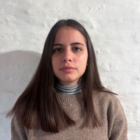Valen, Babysitter in Ituzaingó