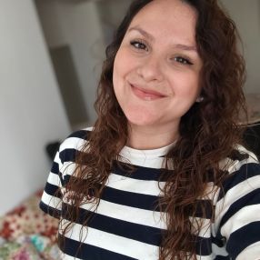 Mayra Nahir, Niñera en Trelew