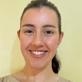 Marina Nora, Babysitter in Plottier