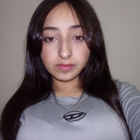 Mia Jazmin, Babysitter in Gerli