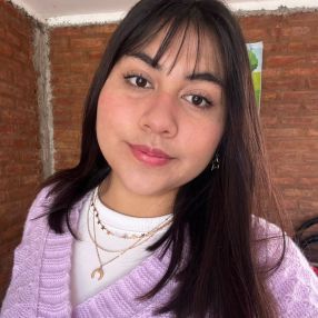 Yesica, Babysitter in La Lonja