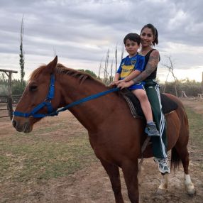 Katherin, Familia en Cinco Saltos