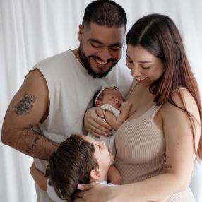 Isabella, Familia en Pilar Centro
