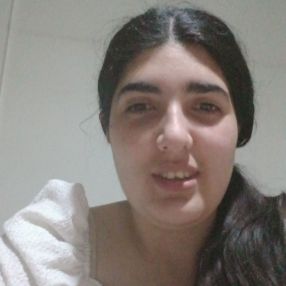 Candela, Babysitter in Ituzaingó