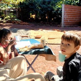 Shirley, Familia en Jardín America