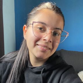 Ariana, Niñera en San Martin