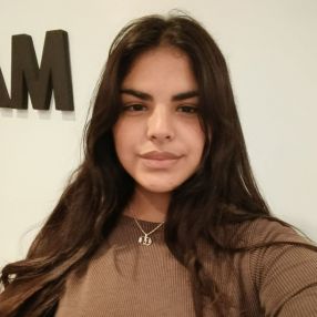 Iara, Babysitter in Muñiz