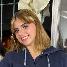 Ludmila, Babysitter in El Pato