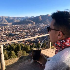 Tomas, Family in Capital
