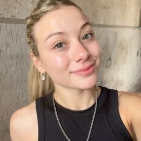 Zoe morena, Niñera en Coronel Suarez