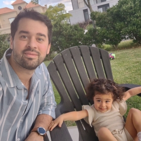 Leon, Family in Lanús Este