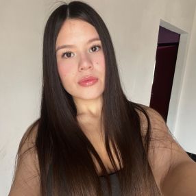 Agostina, Babysitter in Bosques