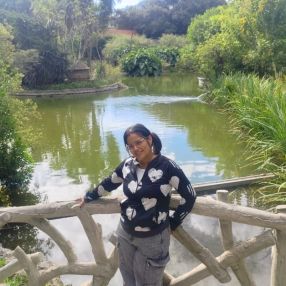 Leila, Niñera en Tristan Suárez