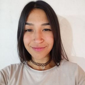 Lourdes Micaela, Babysitter in La Lonja