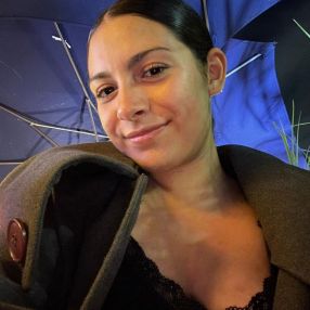 Leila Sasha, Babysitter in Luis Guillon