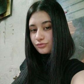 Ariana luna, Niñera en Troncos del Talar
